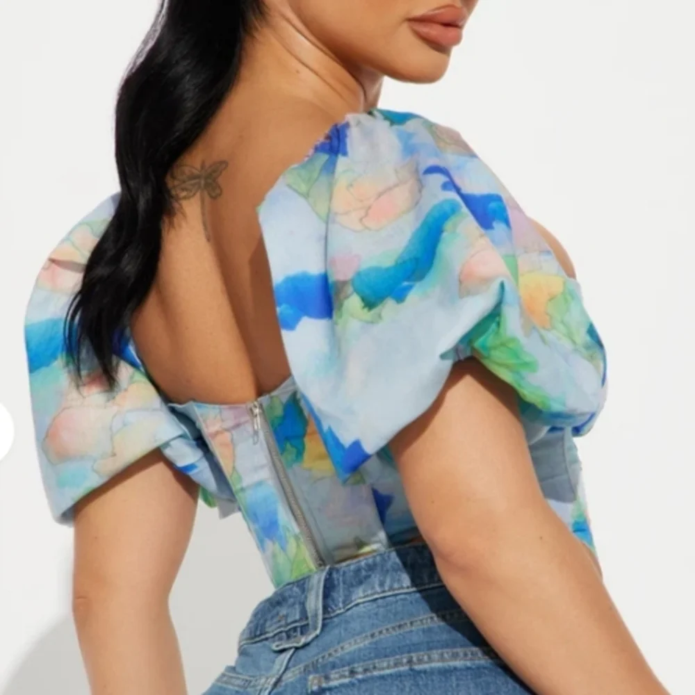Colorful Abstract Puff Sleeve Top - Picture 2 of 2